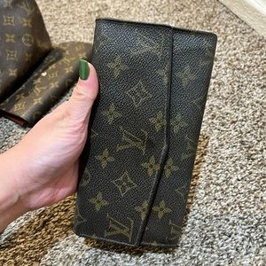 Project bag ‼️ Authentic Vintage Louis Vuitton wallet.